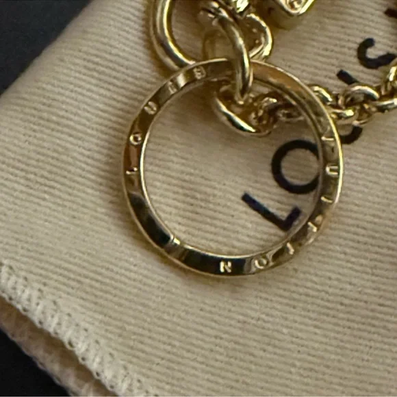LOUIS Vuitton Key Chain - Picture 4 of 7